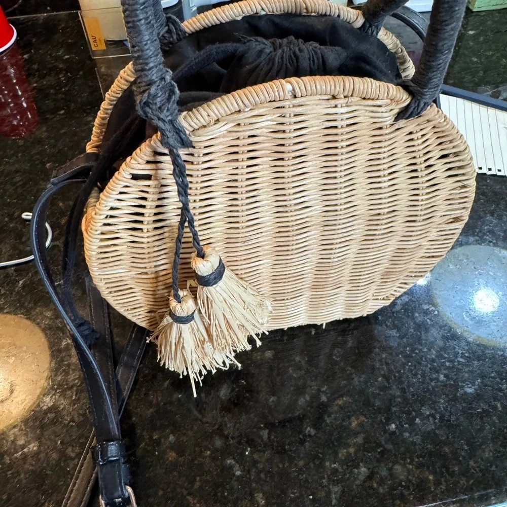 Stylish Woven Straw Bag with Black Accents - Picture 1 of 4
